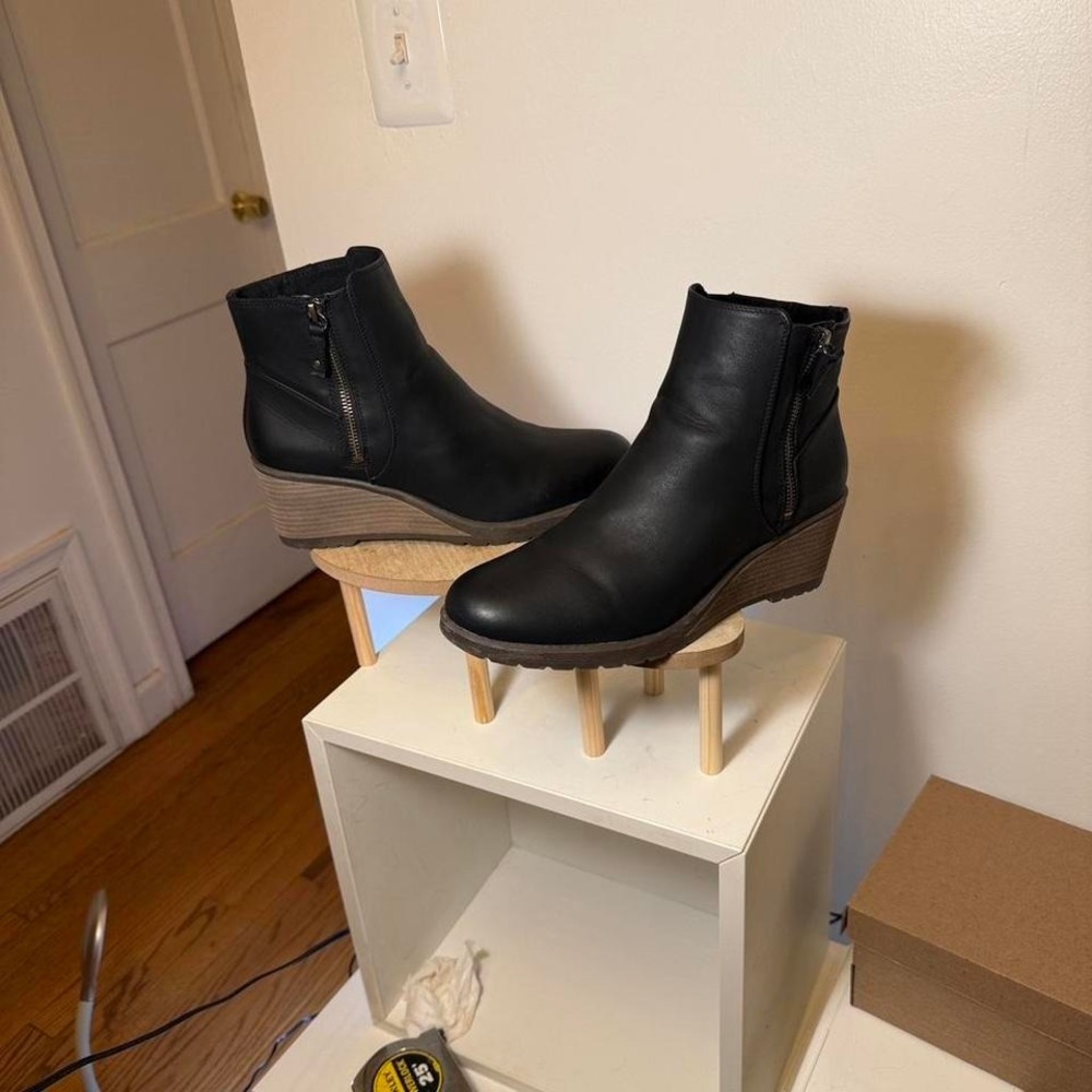VIONIC WATER PROOF WOMENS BLACK WALKING BOOTS SIZE 9.5. SRP $160 - Picture 3 of 8